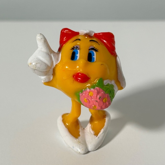 Vintage 80s Coleco Mr. and Mrs. Pacman Wedding Figurines PVC 2" (18F) - Picture 4 of 6